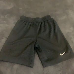 Nike basketball shorts size 5